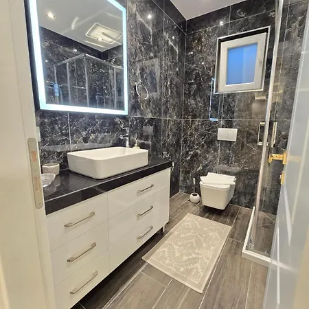 Alexandros Apartman *